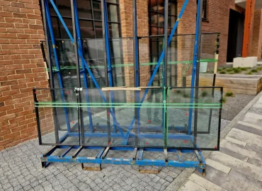 metalowe stojaki na szkło